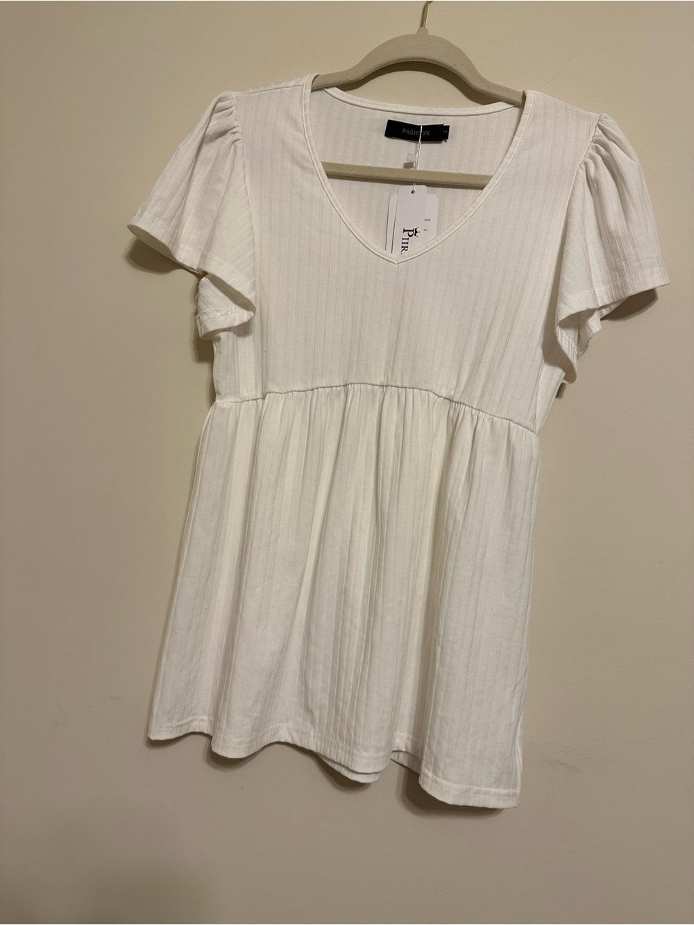 Pireso White Ribbed V-Neck Top